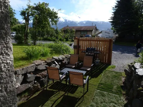 Sleeps 6. Suite - historical home Hotels in Seward