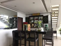 Ocean Suites Bohol Boutique Hotel - bar