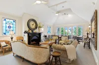 Captains Retreat Apartments and Cottages