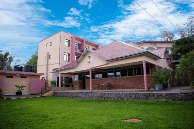 Romalo Hotel & Apartments