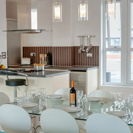 Base Serviced Apartments - Duke Street Отели рядом с достопримечательностью «Арена и конференц-центр ACC Liverpool»