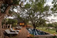 Rukiya Safari Camp - Infinity Pools