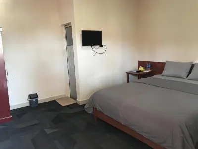 Penginapan Intan Bandara Hotel di Katapiang