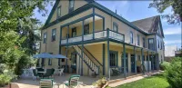 American River Inn