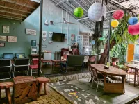 Jeng Tini Guest House Các khách sạn ở Tanah Sereal