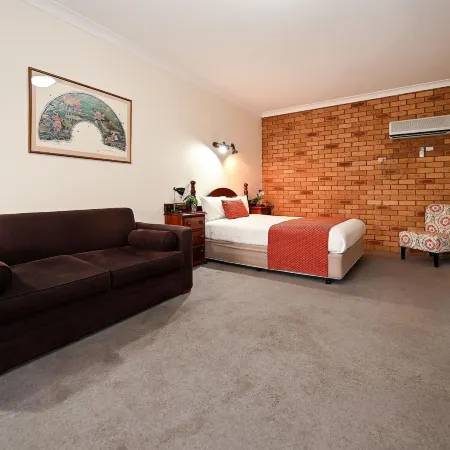 Narrandera Club Motor Inn Отели в г. Наррандера