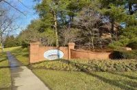 Sunny Townhome/4Br/2.5Bath Hotels in Howard County