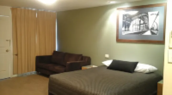 柳樹汽車旅館 古爾本酒店