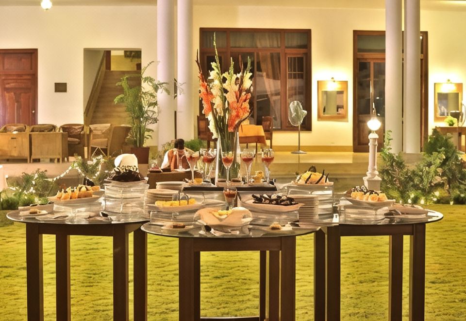 스와트 세레나 호텔의 야외 수영장 전경