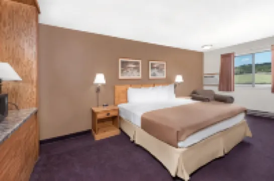 Super 8 by Wyndham Chamberlain SD