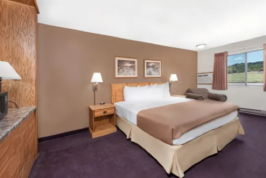 Super 8 by Wyndham Chamberlain SD