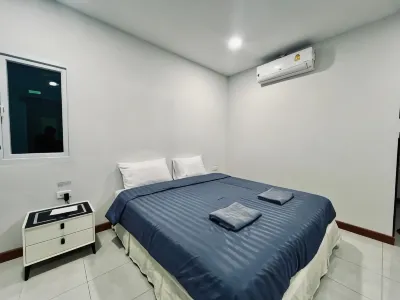 C-Code Resort Hotels in Wat Pa