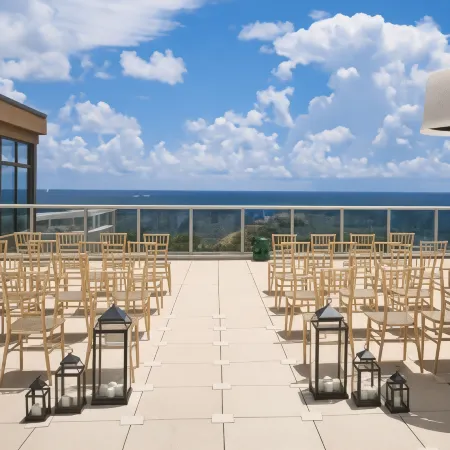 Tru by Hilton Pompano Beach Pier Отели рядом с достопримечательностью «Laguna Bay Nursery Inc»