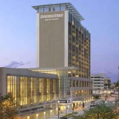 DoubleTree by Hilton Cedar Rapids Convention Complex Hotels near Eastern Iowa Airport