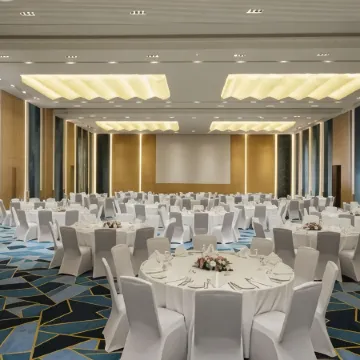 Maani Muscat Hotel & Suites