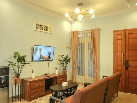 Villa Kamar Tamu Palagan B1 (Entire House) Отели в г. Ngaglik