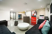 RedDoorz Near Palembang Trade Center 3 Hotels in Kemuning