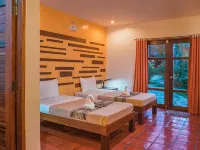 Acacia Tree Garden Hotel Các khách sạn gần Bãi biển Pristine