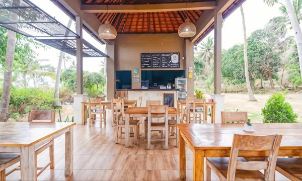 Apit Lawang Villas & Resto