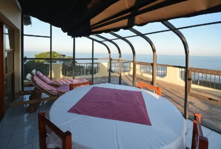 Beachcomber Bay Guest House in South Africa Отели рядом с достопримечательностью «Oasis Caravan Park, Camping Ground and Chalets»