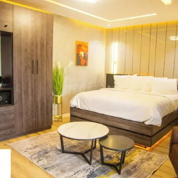 Fullbliss Hotel and Suites