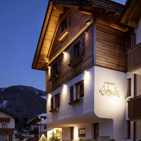 Chalet Tyrolian Apartments - by Familiaris - Pools 500 Meters