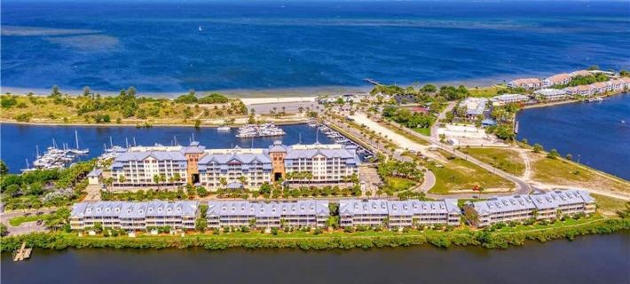 Palm Terrace Waterfront Htd Pool Hot Tub Tennis Hotels in Ruskin