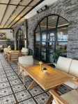 8 Rooms Hotel