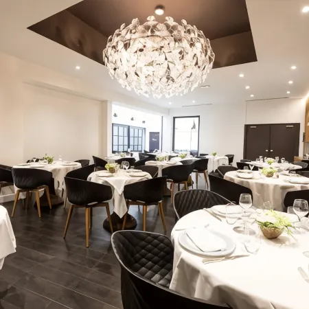 Logis hôtel-Restaurant Des Bourbons et Brasserie Pub 47