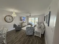 Relax & Unwind at Bama Beach Bum Vibes – Your Perfect Coastal Getaway 2 BR/2 BA! - บังกะโล