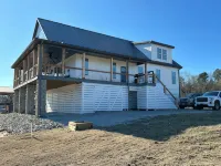 RIVERFRONT  NEW 4-bedroom house with WiFi and AC in Calico Rock