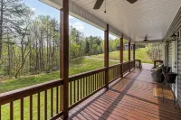 Cabin 4, the delightful Happy Cabin in the heart of Moravian Falls, NC - Homestays