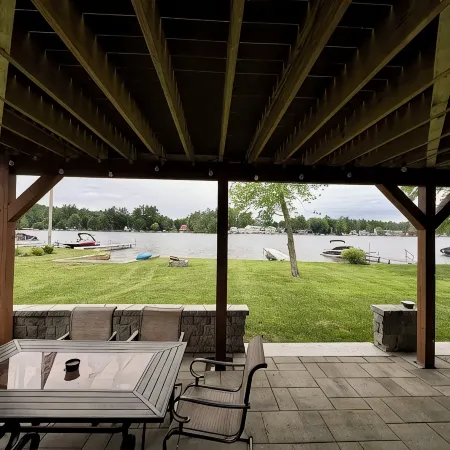 Lakefront  3-bedroom Duplex  on Lake Winnisquam, docks, Beach, WiFi, AC.B2A