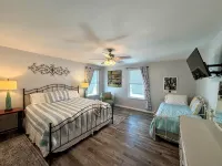 Sleeps 12•Huge PrivateDeck•Beach Gear•Pool Table•Steps to Ocean•Trailer Parking