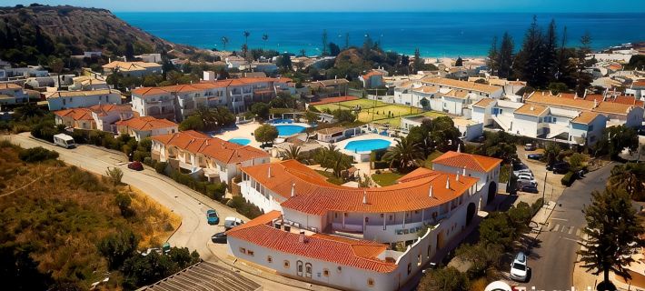 Luz Bay Hotel ルスのホテル
