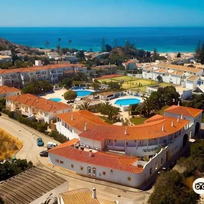 Luz Bay Hotel Hotels near Ponta Da Piedale