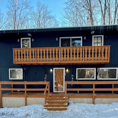 Cranmore Retreat, Walk to Slopes, Hot Tub, Game Room, Dog-Friendly, Sleeps 16+