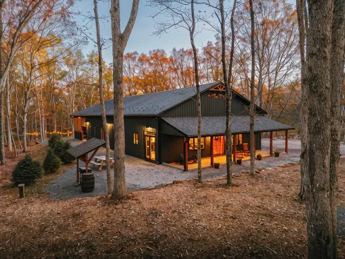 Luxury Barndominium w/ Golf Sim, Hot Tub, Home Theater, Minutes to Jim Thorpe! - Boutique