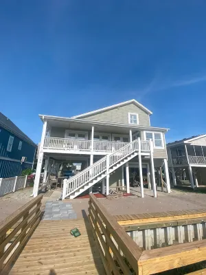 Waterfront Escape! 4BR/2BA on Canal, Sleeps 14 – Boat & Family Ready! Holden - 3 stjerner