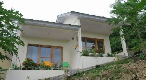 CF Komodo Hotel - View biển