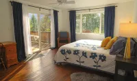 Farmstead Haven with River Views & Sauna - Homestays
