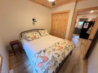"Singing Pines" Newly Built Vacation Rental - Wifi