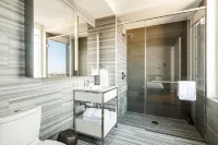 1 # Rated 2-Bedroom Luxury Building in Delightful New York AC, WiFi-Views of NYC - Bungalows