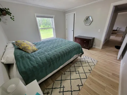 3 BR Lake Front Getaway! Dog Friendly, Lakeside Deck, Dock, Incredible Sunrises - WiFi