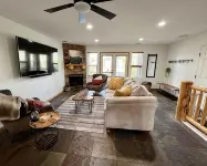 Spacious Eden Retreat – Modern Comfort, Scenic Views & Room for 11