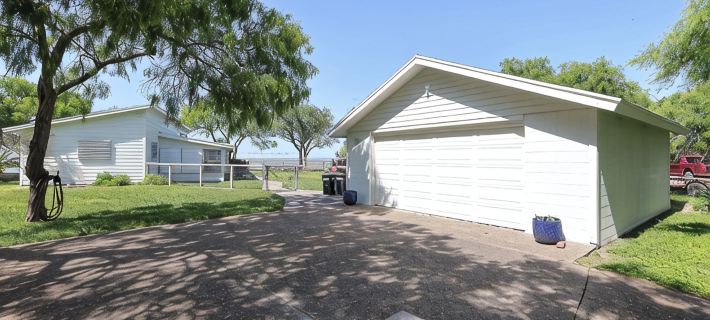 Charming3 Bedroom on Baffin Bay where legends of the speckled trout come to life Hotels in Kleberg County