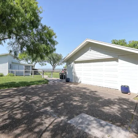 Charming3 Bedroom on Baffin Bay where legends of the speckled trout come to life