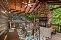 Newly Renovated  5Br 3BA Cabin with Amazing Mountain Sunset Views