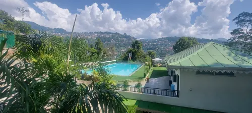 Treenz Hotel - Pools