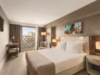 رمادا باي ويندام إسطنبول جراند بازار Hotels near مسجد الفاتح